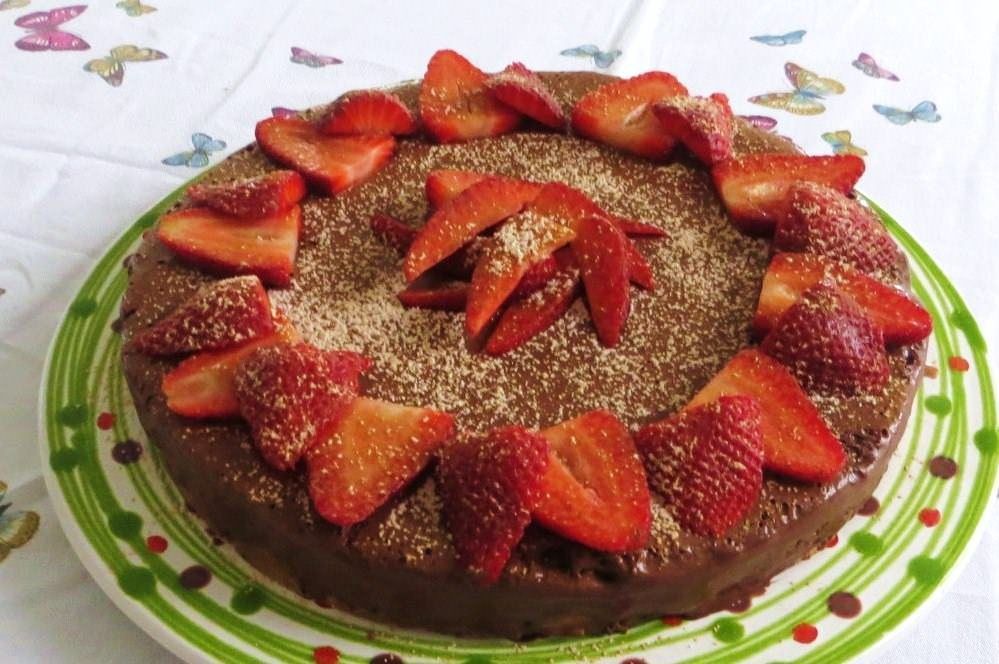 Cremoso Al Cioccolato Fragole E Cannella Il Dessert Fresco E Buono