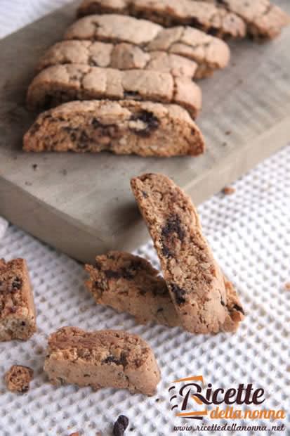 Ricetta Tozzetti alle mandorle e cioccolato | Ricette ...