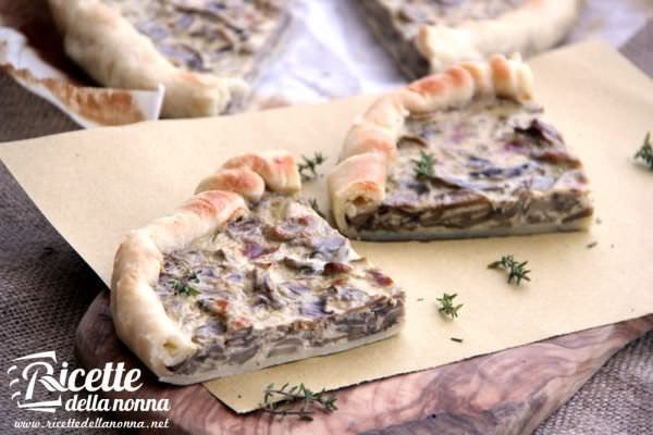 Come fare una torta rustica ai sapori autunnali con robiola e funghi champignon