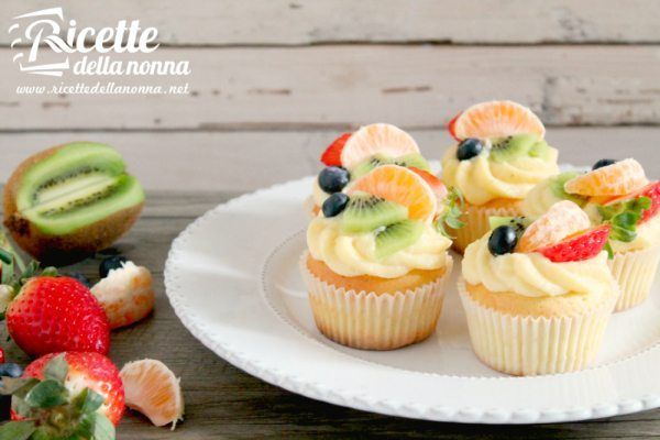 Muffin alla crema con frutta