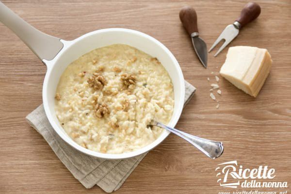 Risotto alle noci e gorgonzola