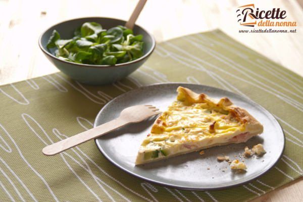 Quiche di zucchine, cotto e formaggio