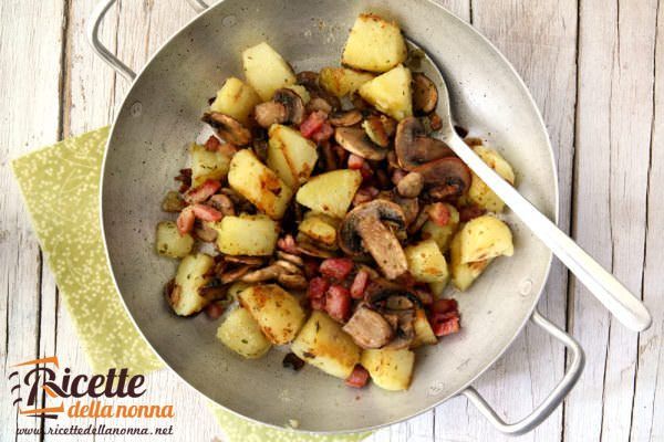 Patate e funghi in padella