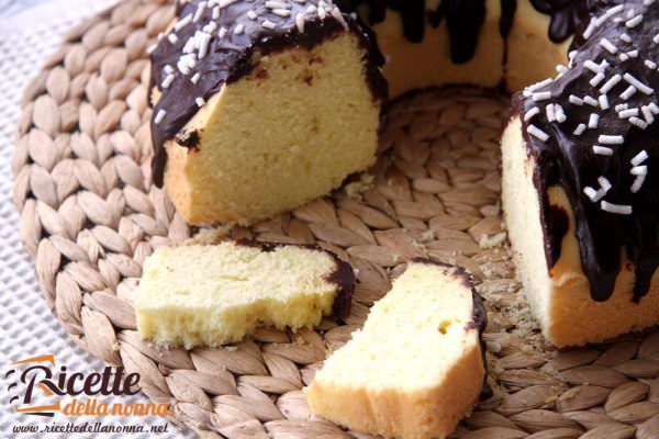 La ciambella al brandy e cioccolato è la ricetta che non ti aspetti