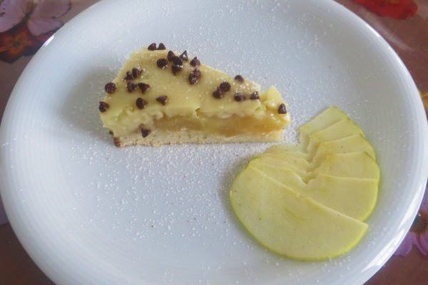 Torta di albumi e mandorle, mele e crema al Calvados