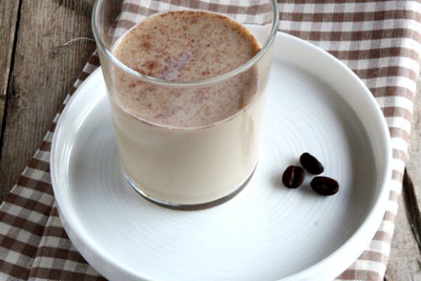 Caffè freddo alla vaniglia e cannella