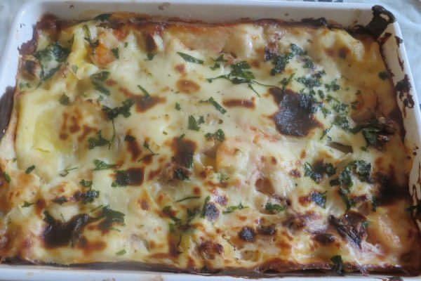 Lasagne bianche con gamberi, calamari e limone verde