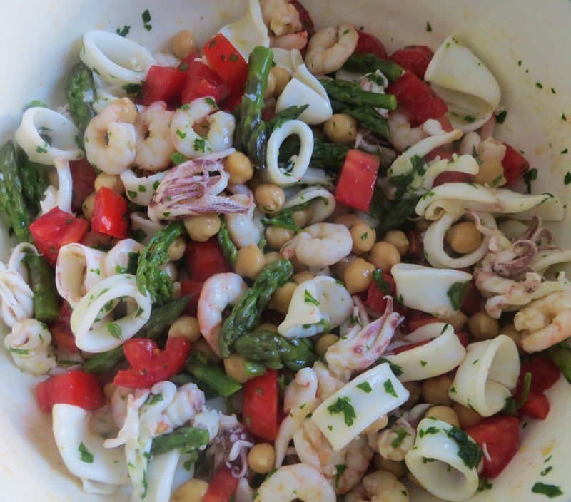 Insalata di mare tiepida con ceci e asparagi | Ricette ...