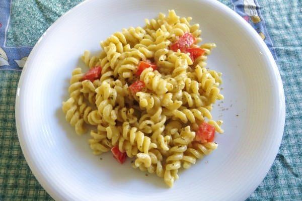 Fusilli con pesto di cannellini e origano