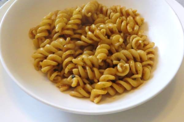 Fusilli al pesto rosso