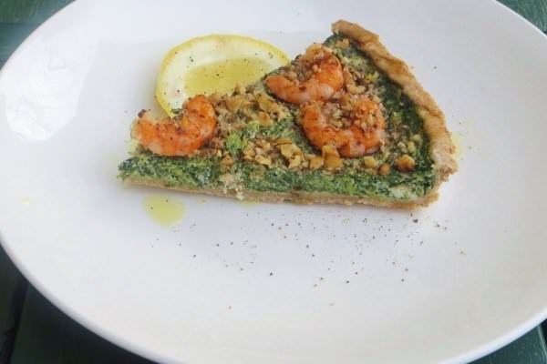 Crostata rustica alle erbe di campo e mare