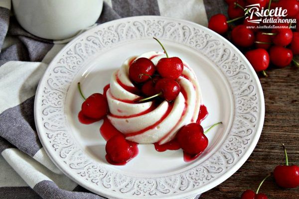 Pannaricotta al limone e ciliegie