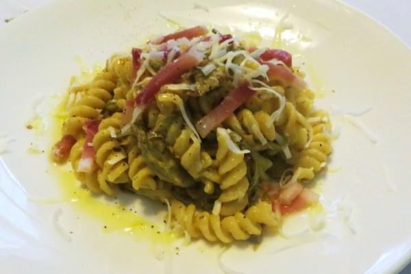 Fusilli ai carciofi, prosciutto e pecorino