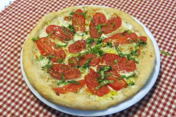 Pizza con bufala, San Marzano e limone