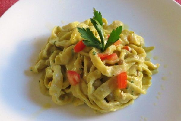 Tagliatelle alla crema di carciofi e salsiccia