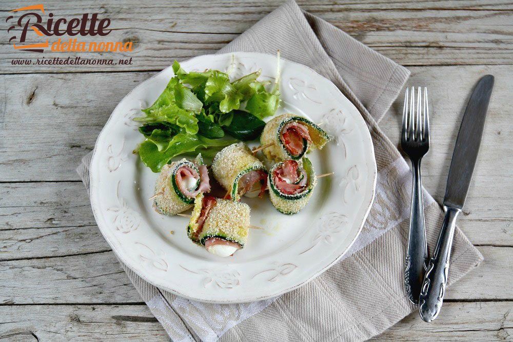 Rotolini di zucchine con prosciutto e mozzarella | Ricette ...