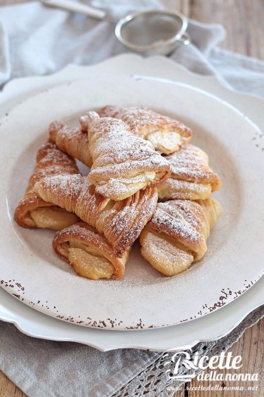 Sfogliatelle Ricce Napoletane Ricetta Veloce Ricette Della Nonna