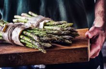 4 motivi per cui dovresti cominciare anche tu a mangiare regolarmente gli asparagi