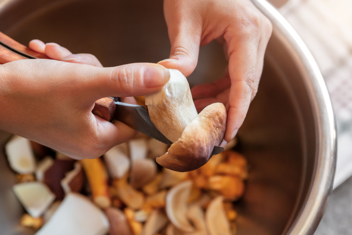 Come pulire i funghi porcini - taglio