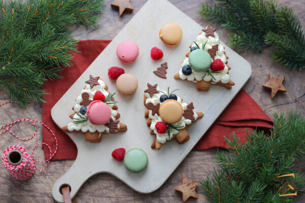 Cream tart in versione natalizia: ricetta a forma di un albero di Natale