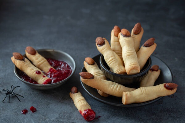 Dita di strega, quei biscotti facili e senza formine che puoi fare in un lampo (e pure senza glutine)