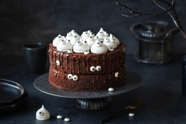 Torta Halloween, ma al cioccolato. Come decorare una torta di Halloween senza sbagliare