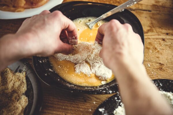 Come infarinare, un’arte da conoscere in cucina