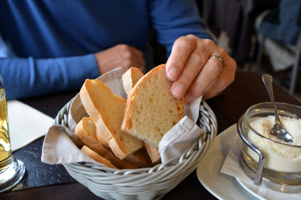 Servire il pane in tavola, come fare