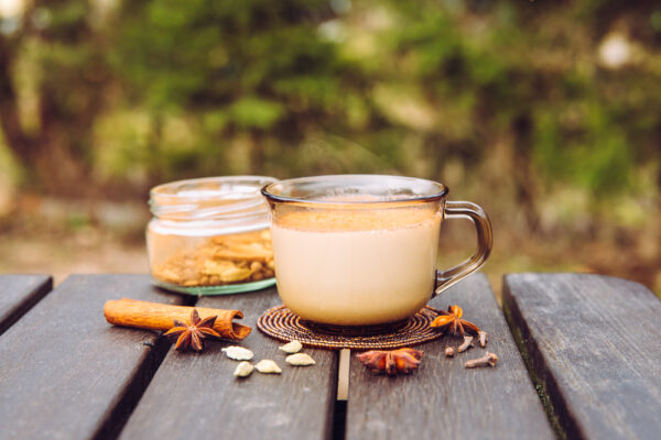 Chai latte, tutti i segreti della bevanda che viene dall’India