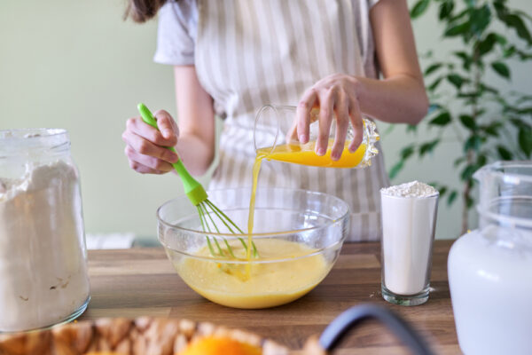 Come usare il succo di arancia al posto del latte nei dolci e ricetta da provare
