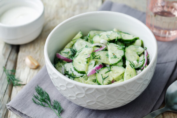 Insalata di cetrioli, il piatto buono e leggero dell’estate