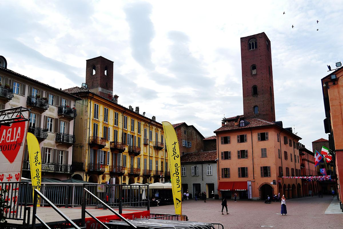 Alba, Piemonte, piazza Duomo