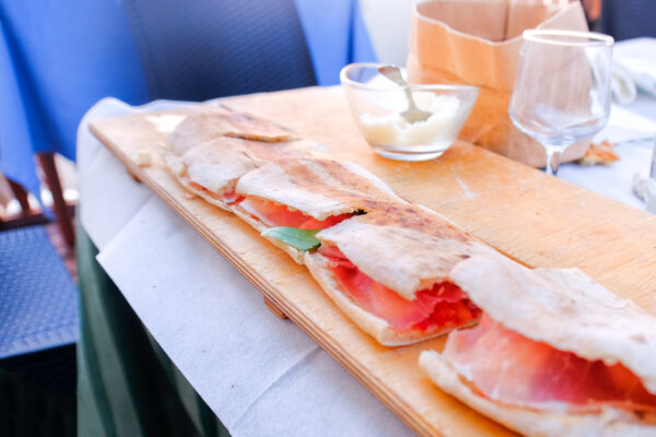 Paposcia, la focaccia-pantofola che si fa in Puglia