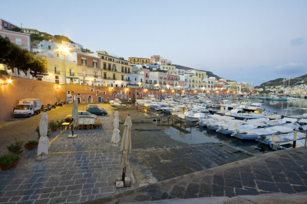 A Ponza si mangia la parmigiana di fichi d'India