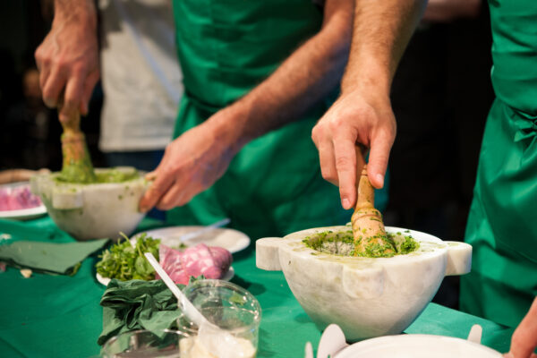 3 ricette di pesto italiano (e non trovi quella del pesto alla genovese)