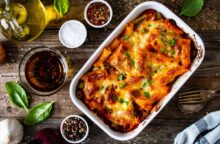 Pasta al forno, ma gratinata, cremosa e croccante: ecco come farla