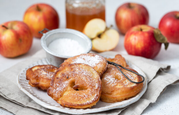 Frittelle di mele e noci