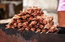 Come fare gli arrosticini abruzzesi a casa: scelta della carne, trucchetti e metodi per arrosticini morbidi anche senza griglia