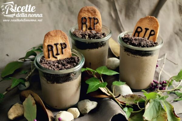 Bicchierini tomba: ricetta di Halloween agli Oreo pronta in pochi minuti