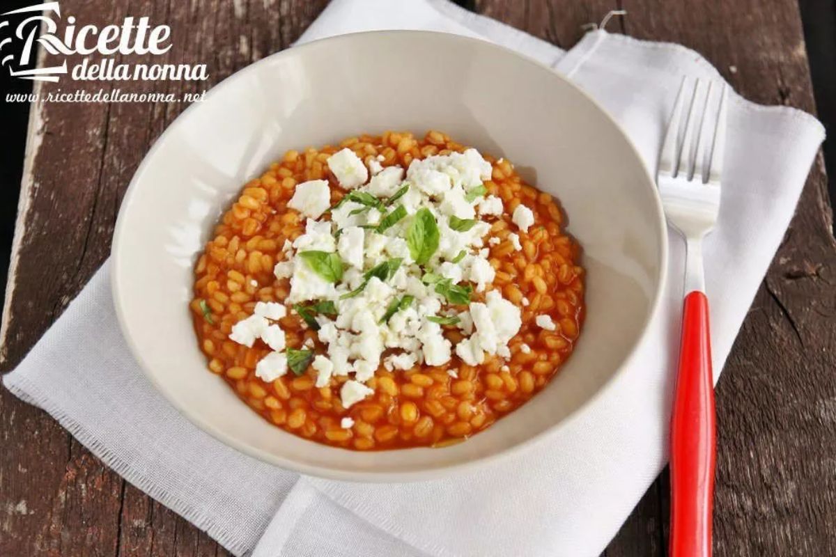 Orzotto al pomodoro e feta