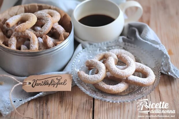 Vanillekipferl, o Kipferl alla vaniglia, biscotti tededeschi profumati