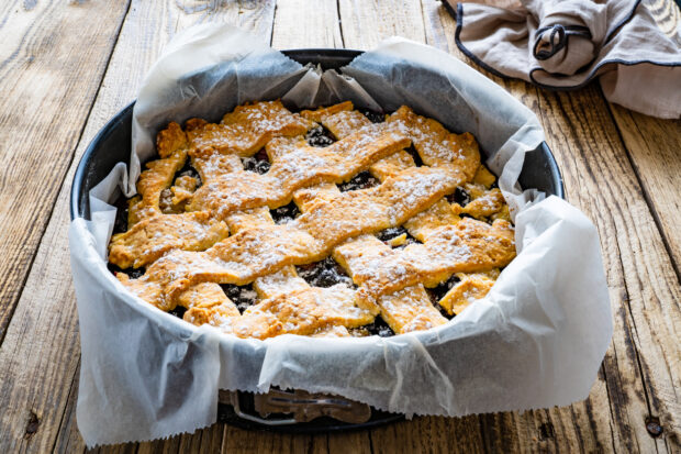 Crostata con marmellata ai frutti di bosco