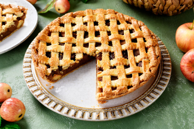 Crostata di mele e confettura di frutti di bosco