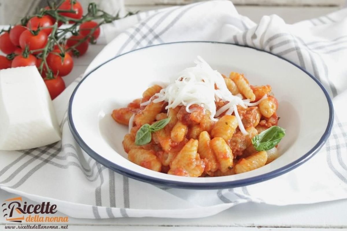 Sono gli autentici gnocchetti sardi e si fanno così: ricetta dei malloreddus alla campidanese