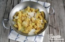 È una pasta al forno vegetariana, insolita, facile e veloce da fare: servono ingredienti semplici ed economici