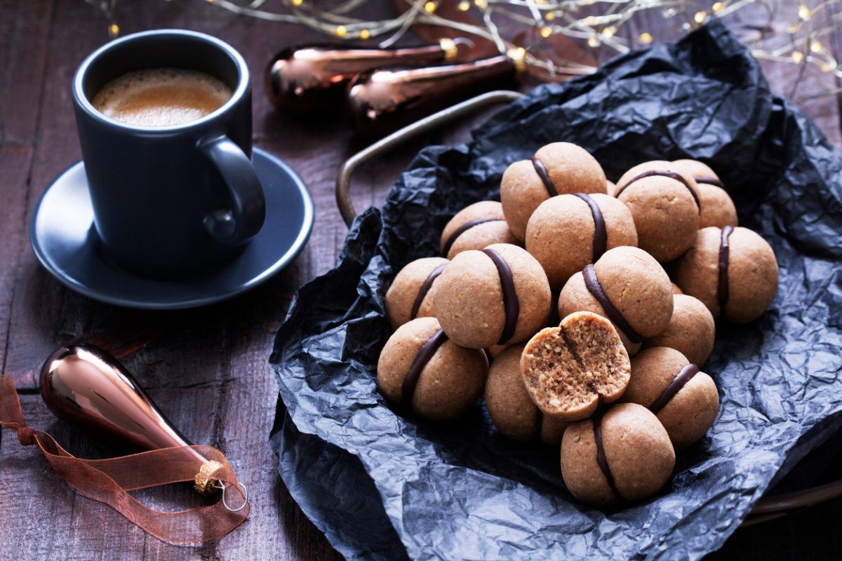 Come fare i baci di dama, i dolci tipici a base di nocciole del Piemonte