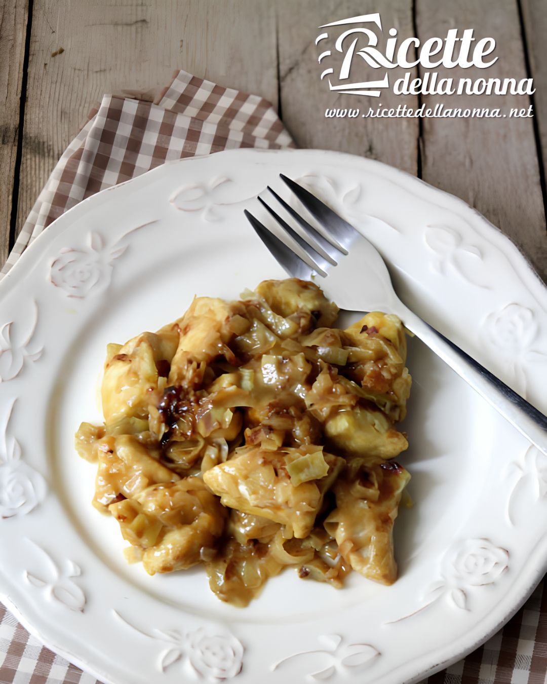 Pollo curry e paprika a bocconcini. Verticale